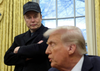 Musk diz que funcionários do governo dos EUA que não voltarem ao escritório serão colocados em licença