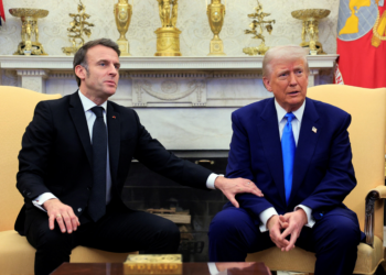 Durante encontro na Casa Branca, Macron corrige Trump sobre dinheiro enviado para a Ucrânia
