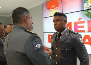 Justiça manda afastar do cargo major da PM suspeito de matar adolescente