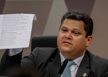 Senado elege novo presidente, com Alcolumbre favorito; assista ao vivo