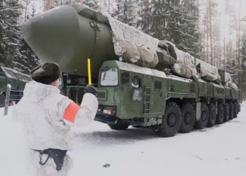 Rússia faz exercícios militares com míssil balístico intercontinental