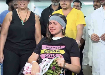 Mulher baleada pela PRF na noite de Natal deixa hospital no Rio de Janeiro