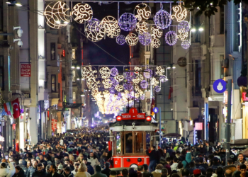 Mortes por bebida alcoólica adulterada na Turquia passam de 70 em 2025