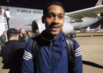 Estava há um tempinho sem ser bem tratado, diz brasileiro deportado dos EUA