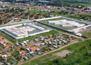 Líder de facção é transferido para penitenciária federal no Paraná