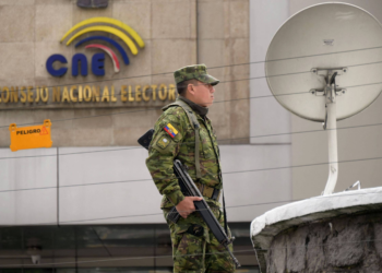 Equador tem 3ª eleição para presidente em 4 anos imerso em violência e apagões
