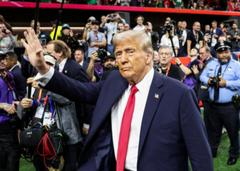 Trump vai ao Super Bowl em meio a relação difícil com a NFL