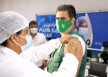 MP pede que ação contra Emanuel por "furar fila" da vacina vá para a 1ª instância