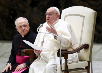 Papa Francisco critica deportações de Trump em carta e pede para fiéis 'não cederem a narrativas que discriminam'