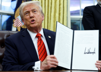 Bourbon, jeans e motocicletas: os possíveis alvos da UE em retaliação às tarifas de Trump