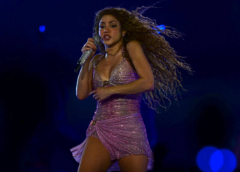 Show de Shakira no Rio de Janeiro exalta mulheres e superação