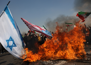 Líder supremo do Irã fala em reforçar Exército e mísseis após ameaças de Trump