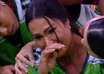 Gracyanne tem pesadelo e chora após cachorro sumir fora do reality