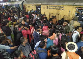 Tumulto em estação de trem deixa ao menos 15 mortos em Nova Délhi