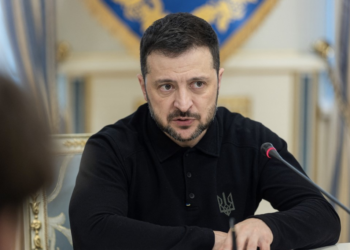 Ucrânia rejeita acordo com EUA por exploração de terras raras e cobra garantias de segurança