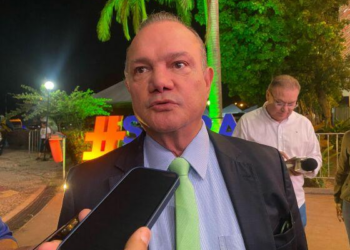 Wellington compara Lula a Hugo Chávez: "Falou oito horas e prefeitos saíram de mãos vazias"