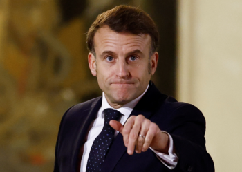 Após reunião de emergência sobre Ucrânia, Macron diz que conversou com Trump e Zelensky e defende mais investimento militar da Europa
