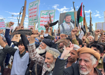 Trump pede que Irã deixe de enviar ajuda militar aos Houthis