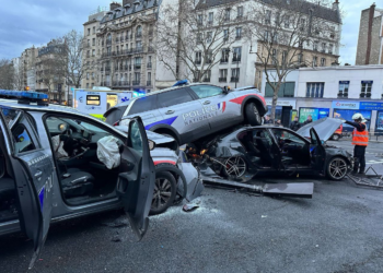Perseguição policial termina em acidente grave com feridos em Paris; VÍDEO