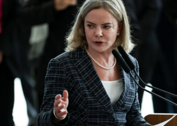 “Empréstimo do Lula”: Gleisi Hoffmann faz campanha eleitoral velada e omite juros e riscos