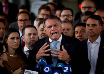 Bolsonaro busca ativar militância, intensificar viagens e acirrar discurso contra provável condenação