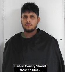 Criança reclama de 'monstro' debaixo da cama para babá; ao olhar, deu de cara com um homem