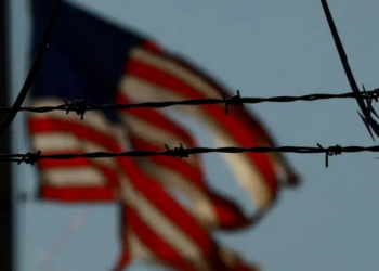 Brasileiros denunciam detenção migratória desumana nos EUA