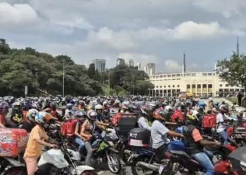 'Breque dos apps': em ato em SP, entregadores pedem 'melhores condições'