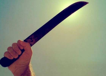 Homem decepa orelha de mulher durante jogo de sinuca