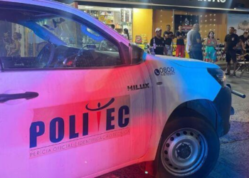 Jovem é assassinado a tiros e irmã é atingida na perna