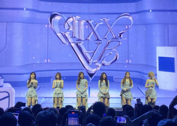 Nmixx esnoba playback e canta ao vivo em show com público aquém do esperado