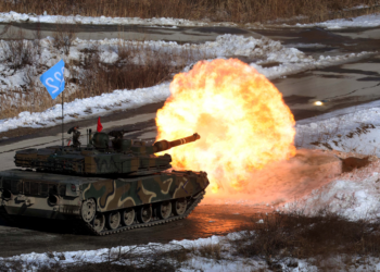 Bombas atingem cidade na Coreia do Sul e deixam 8 feridos durante exercícios militares