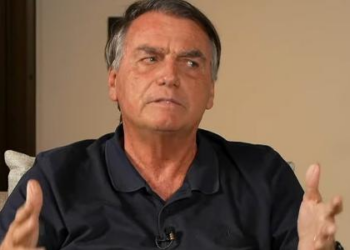 Expirou prazo de validade da pose de vítima de Bolsonaro