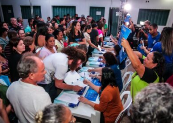 Moradores do Alvorada recebem títulos de propriedadfe