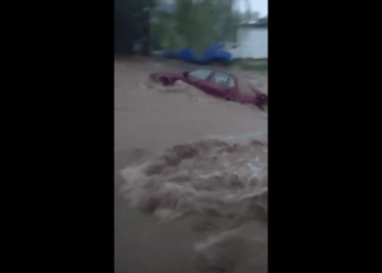 VÍDEO: Temporal histórico transforma cidade em rio na Argentina, interrompe transporte público e suspende aulas; ao menos 6 morrem