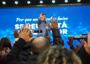 Pastores brasileiros nos EUA se equilibram entre afinidade com Trump e o temor por fiéis: 'Primeiro imigrante sem documentos foi Abraão'