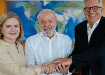 PT transforma sucessão interna num processo de autofagia