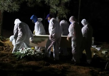 Número de mortes por Covid no Brasil ainda é alto e se equipara à queda de 6 Boeings em 2025