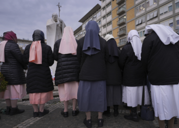 Do hospital, ‘guerra parece ainda mais absurda’, diz papa Francisco em mensagem dominical