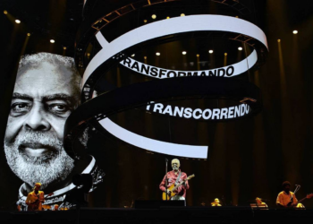 Gilberto Gil encarna a própria obra em estreia de turnê de despedida