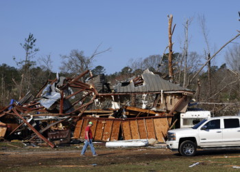 EUA se preparam para novas tempestades após série de tornados matarem pelo menos 34