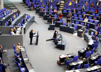 Comissão parlamentar da Alemanha aprova aumento maciço em endividamento estatal