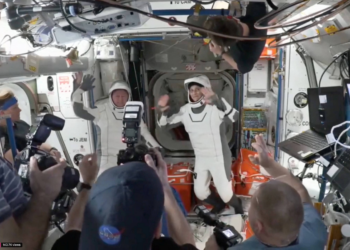 Astronautas da Nasa iniciam retorno à Terra após 9 meses; veja a cronologia da missão