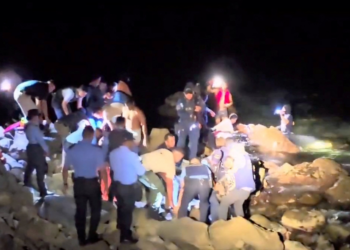 Avião de passageiros cai no mar logo após decolar em Honduras; há ao menos 7 mortos, dizem bombeiros