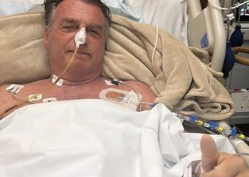 Pressão é controlada e Bolsonaro tem 'boa evolução clínica', diz boletim