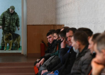 Como a Rússia recruta soldados nas áreas ocupadas da Ucrânia