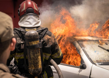 Bombeiros orientam motoristas sobre como agir em incêndios veiculares