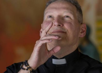 'Saudade sim, tristeza não': padre Marcelo Rossi lamenta morte do papa