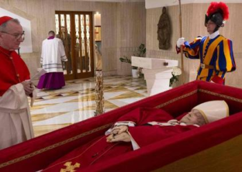 Como o corpo do papa Francisco será preservado até o funeral no sábado?