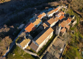 Como vivem os 28 habitantes da menor cidade do mundo